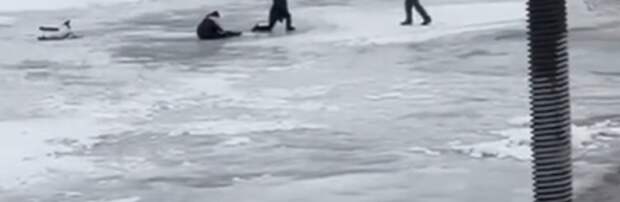 Алматинцев предупредили об опасности выхода на тонкий лед