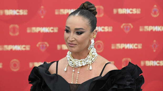 «Берет то, что хочет»: Бузова про Инстасамку, с которой они вместе записали трек