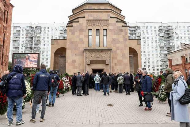 Церемония прощания с кинорежиссером Тиграном Кеосаяном в Москве / Фото: Сергей Карпухин, Сергей Булкин / ТАСС