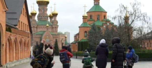 В Киеве пытаются закрыть школу при монастыре УПЦ за обучение на русском языке