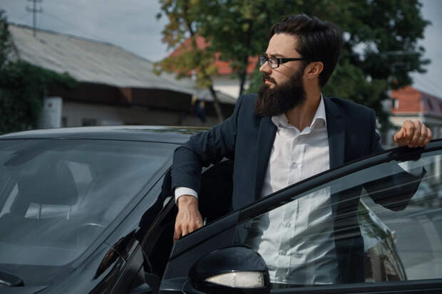 Брюнет с Кавказа решил присвоить Мерседес челябинца