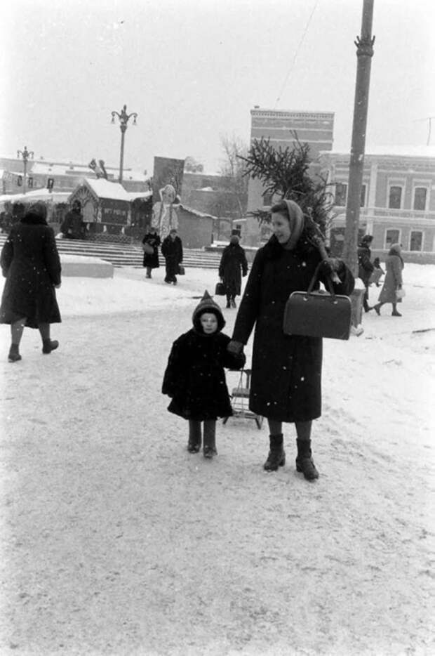Фотография: Зимние катания на санках в СССР №3 - BigPicture.ru