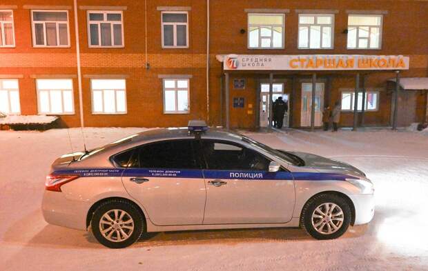 Директора российской школы уволили после попытки девушки поджечь одноклассников