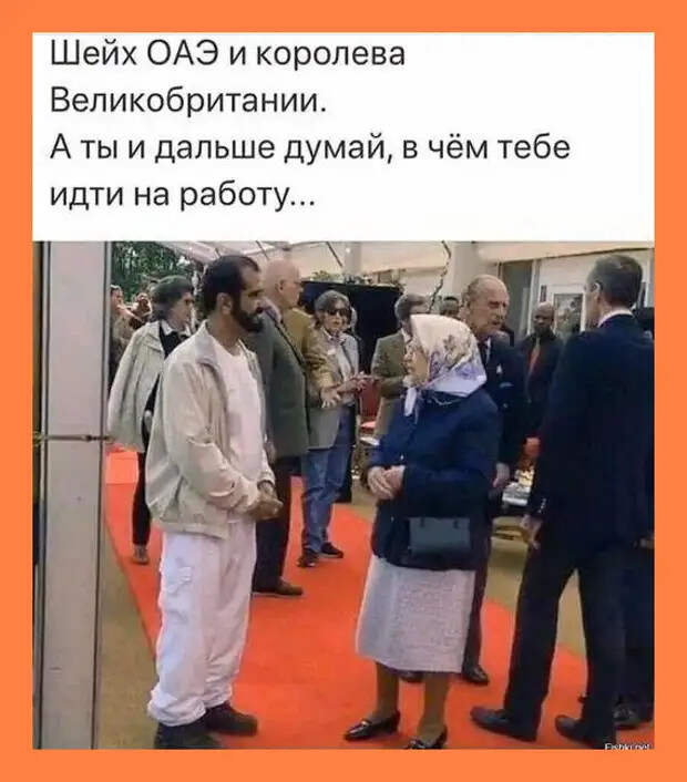 Понедельник. Утро. Похмелье. Мужчина подходит к зеркалу...