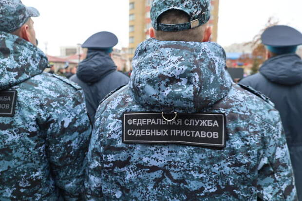 Памятник судебным приставам в Барнауле / Фото: Екатерина Смолихина / amic.ru