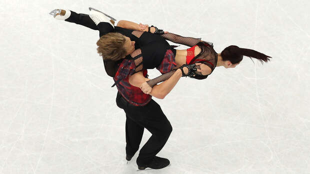 «Всё идёт наперекосяк»: Дэвис не нравятся курящие соседи, Клебо — плохой интернет, а Садиловой — флаг России в Милане