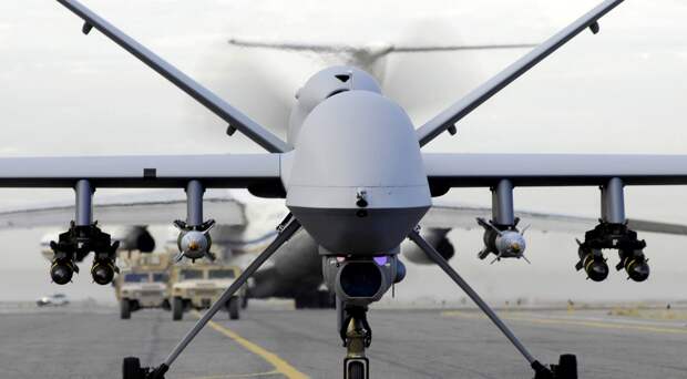 Одна из запмечательных характеристик MQ-9 Reaper - это способность нести до 1,5 тонн оружия, включая управляемые бомбы и знаменитые ракеты "Хеллфайер". Фото производителя General Atomics
