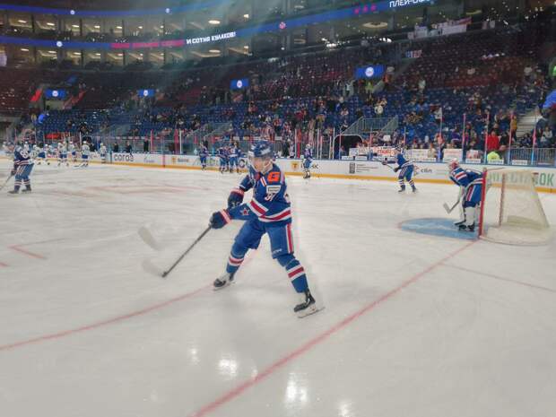 Нападающий Иван Демидов вышел в лидеры по очкам среди новичков НХЛ