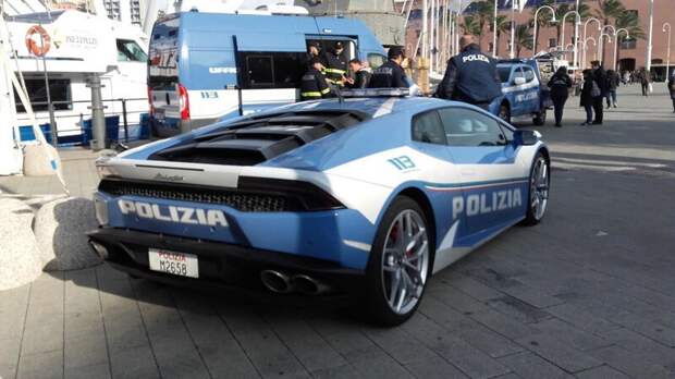 В Италии полицейские ездят на Lamborghini