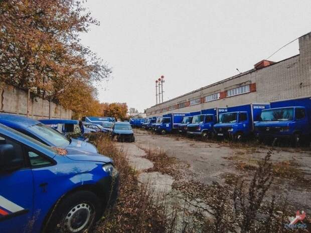Отстойник списанных автомобилей «Почты России» в Москве
