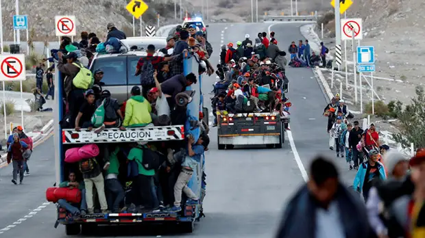 Политическое оружие: Трамп разрешил американским военным стрелять по мигрантам на границе с Мексикой