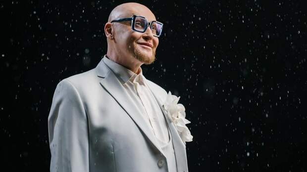 Шура пошутил о своей шепелявости: «Микрофон весь в слюнях» — видео Super