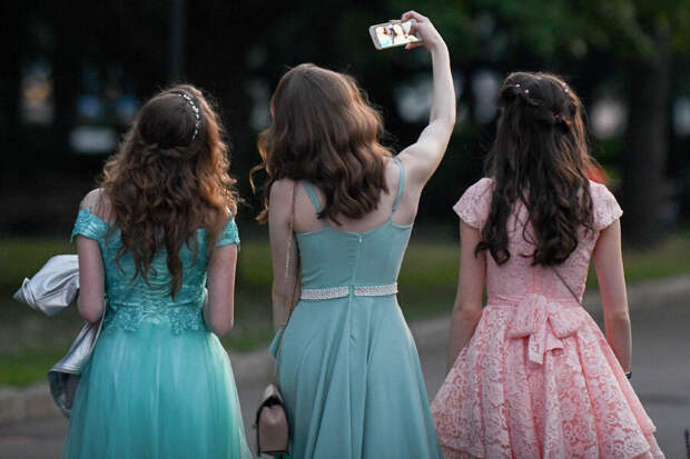 Стилист Болохнова: сборы на школьный выпускной могут обойтись в 120 тыс. рублей