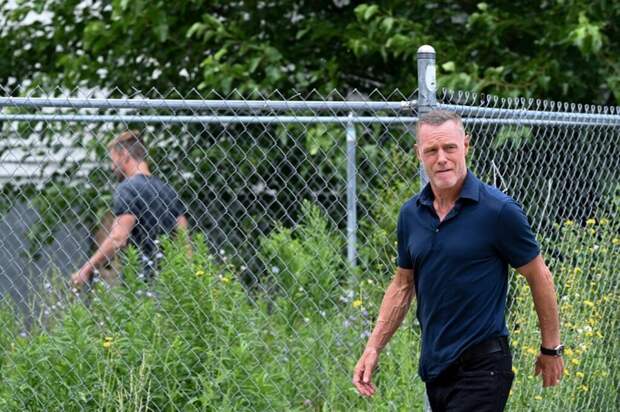 Voight searches for suspect in "Ten Ninety-Nine."