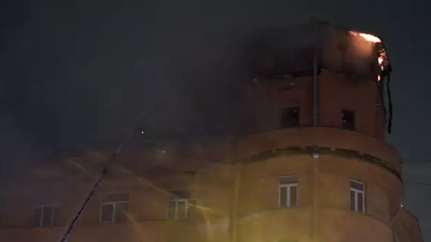 В МЧС сообщили о локализации пожара в жилом доме в Петербурге