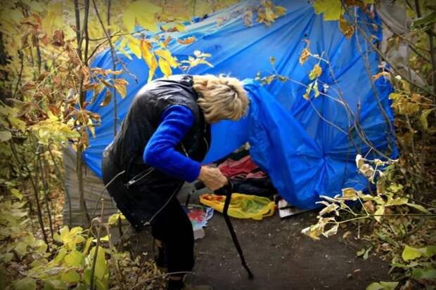 Женщина почти год жила одна в лесу в Уральске (фото)