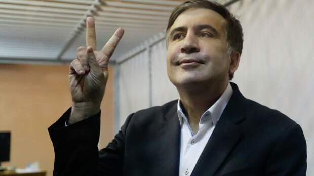 Саакашвили принялся в тюрьме за мед и натуральные соки