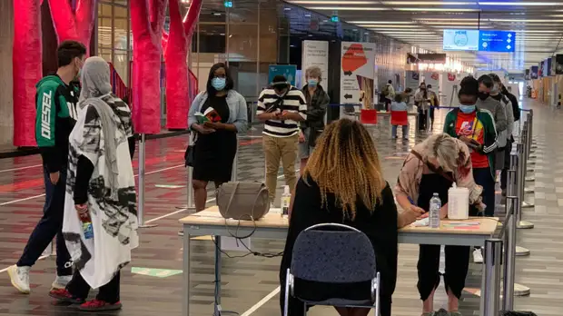 Премьер Квебека предложил введение взносов для отказывающихся вакцинироваться от COVID-19