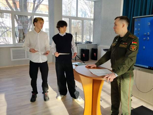 Профориентационное мероприятие с участием старшего офицера военной академии.