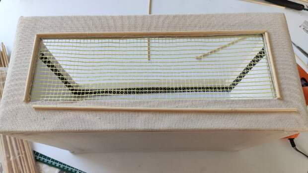 Всем привет! Мне давно нужна была небольшая тумбочка около своего кресла, чтобы складывать туда всякие мелочи: подзарядку, пульты, очки, блокнот, ручки, т. е. все, что нужно для приятного вечера.-8