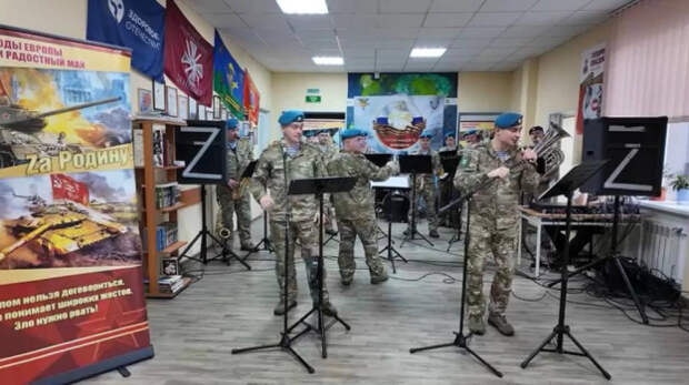 Накануне Дня защитника Отечества Псковские десантники провели военно-патриотическую акцию «Герои нашего времени» в Донецке