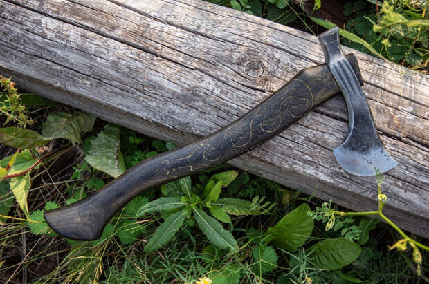 Спрятали топор в горах Кавказа