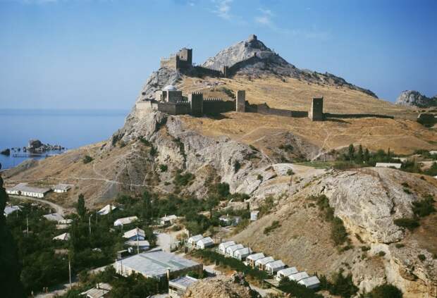 Генуэзская крепость (XIV -- XV века) в Судаке, 1972 год