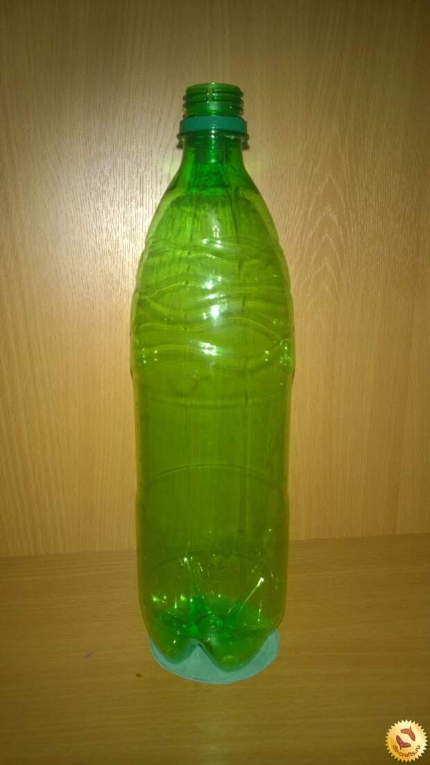 Vaza-iz-plastikovoj-butylki-v-vesennem-stile 3