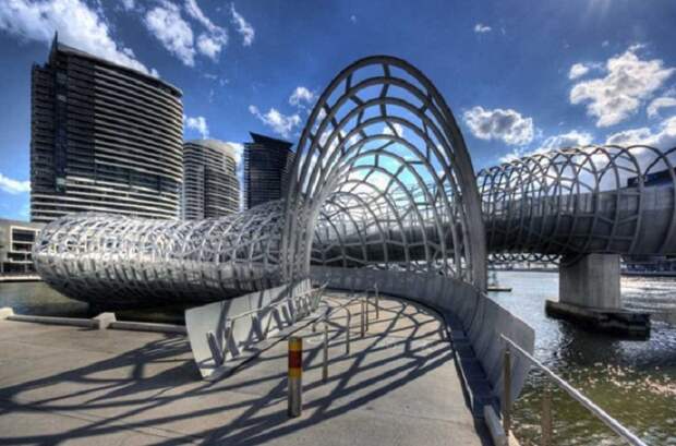 Прототипом конструкции моста Webb Bridge послужила конструкция ловушки для угря (Мельбурн, Австралия). | Фото: for-traveling.ru.