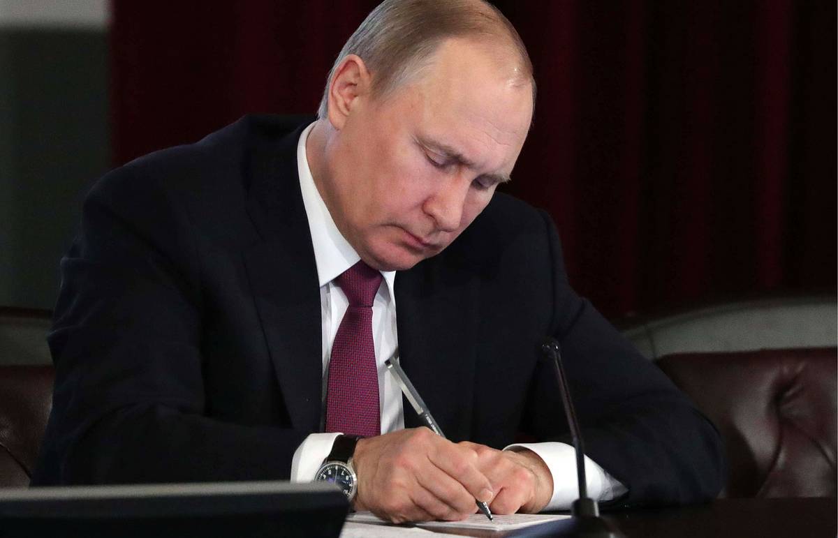Путин разрешил сплошную вырубку леса у Байкала