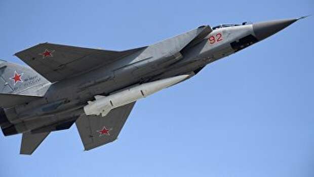 Многоцелевой истребитель МиГ-31 с гиперзвуковой ракетой «Кинжал» Многоцелевой истребитель МиГ-31 с гиперзвуковой ракетой «Кинжал»