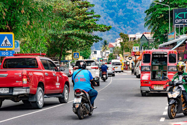 Baza: в Таиланде минимум 19 туристов из РФ пожаловались на симптомы отравления