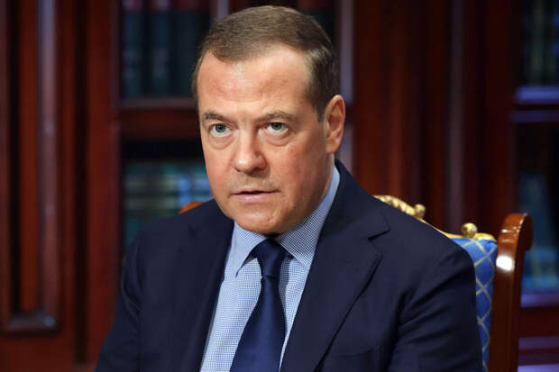 Медведев: Запад может просчитаться, что РФ никогда не применит ядерное оружие
