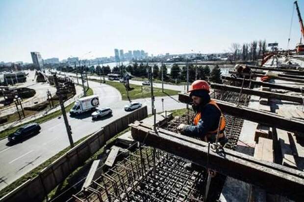 Работы идут днём и ночью: что успели сделать на Тургеневском мосту на стороне движения из Адыгеи в Краснодар?