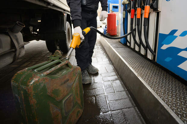 Минэнерго: в июне экспорт бензина из России снизился почти на треть