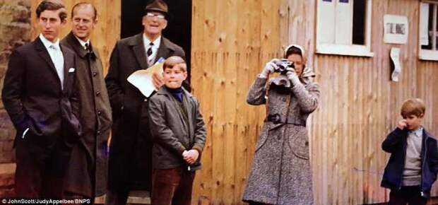 Королева любила сама снимать на камеру Leica. 