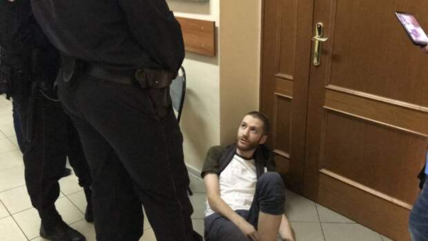 Журналист «Медиазоны» устроил провокацию на избирательном участке в Петербурге