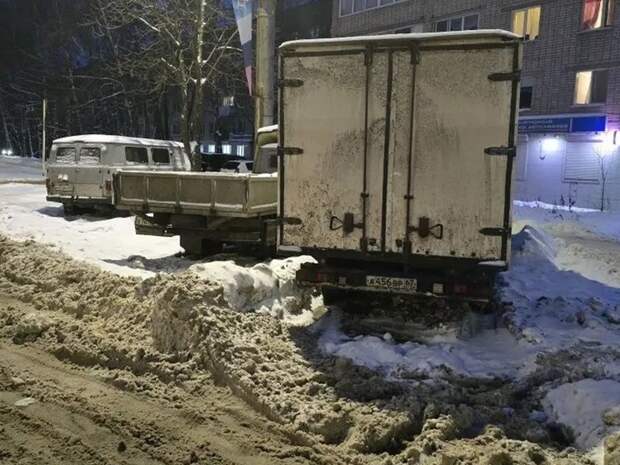 Мэр Смоленска запретит парковку машин на нескольких улицах