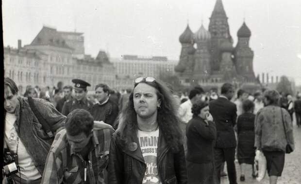 Metallica гуляет по Москве перед концертом в Тушино 1991 год