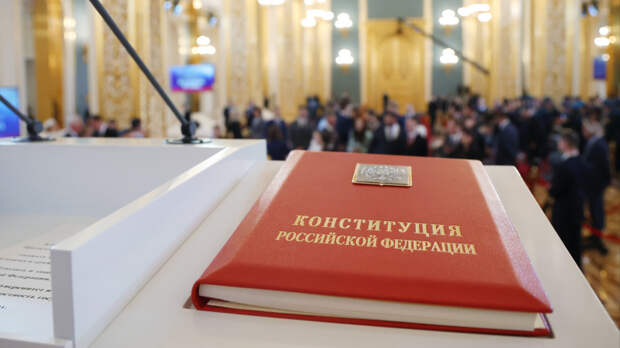 Страна отмечает День Конституции: россиян поздравили с Международной космической станции