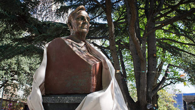 В Крыму открыли памятник президенту США