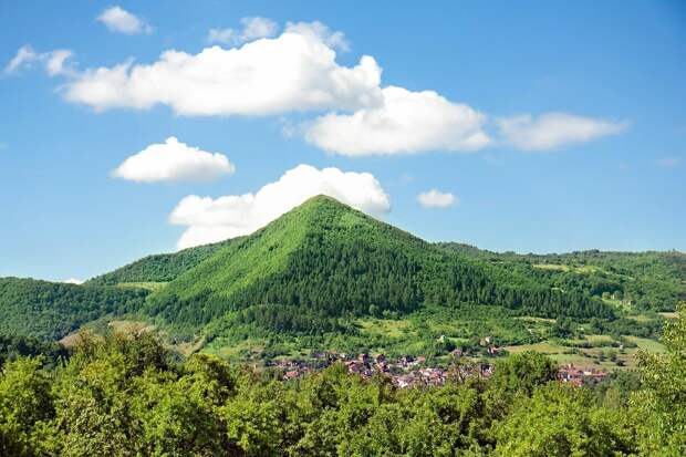 Внутри Боснийской пирамиды. Две версии о том, что не видят исследователи