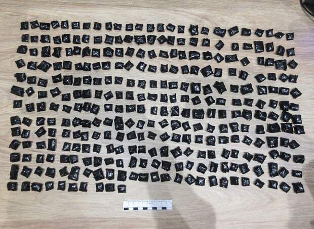 У симферопольца нашли свыше 1000 пакетиков с наркотиками