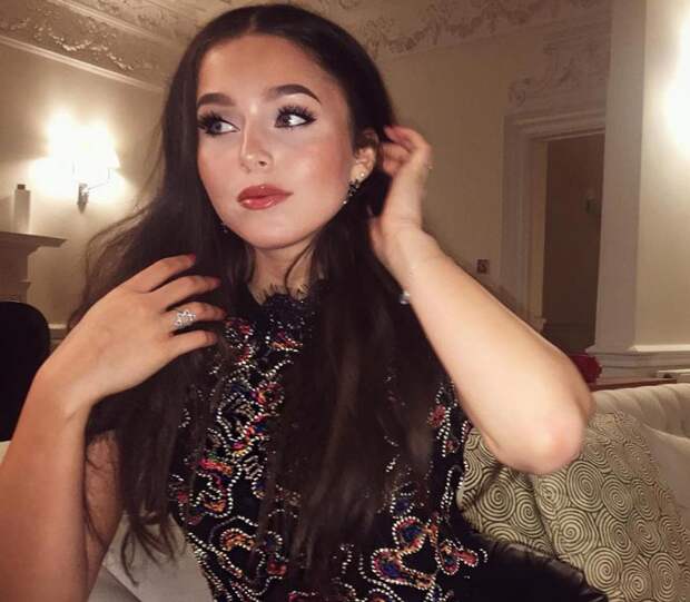 Дедушка ей гордился: внучка Кобзона выросла талантливой и по-настоящему красивой (фото)