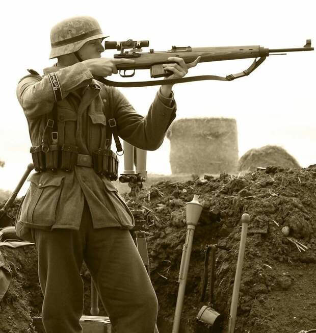 Снайпер Waffen SS с винтовкой Gewehr 43. Фотография сайта miguiza.tumblr.com