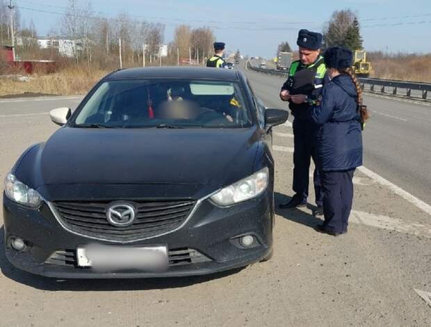 Ярославские приставы во время рейда по должникам нашли нелегала