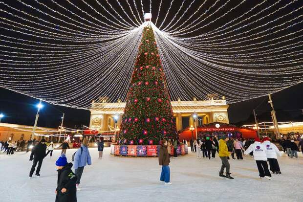 Когда в Москве уберут с улиц новогодние украшения: точная дата