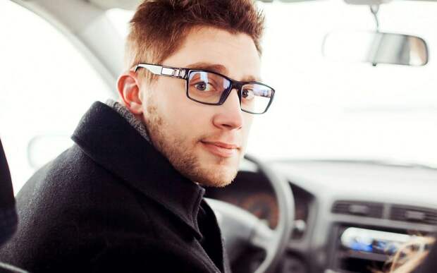 Очки против линз: что выберет водитель, чтобы не попасть в аварию на дороге?