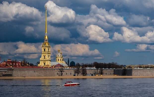 Сухая погода с температурой выше нормы ждёт Петербург 14 апреля