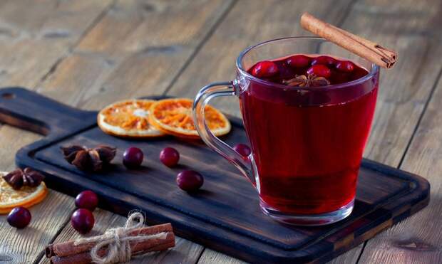 Бабушка была не права? Врач оценила реальную пользу морсов и компотов